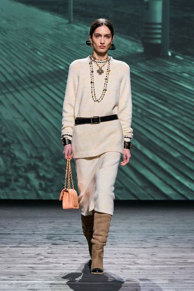 Look 44
